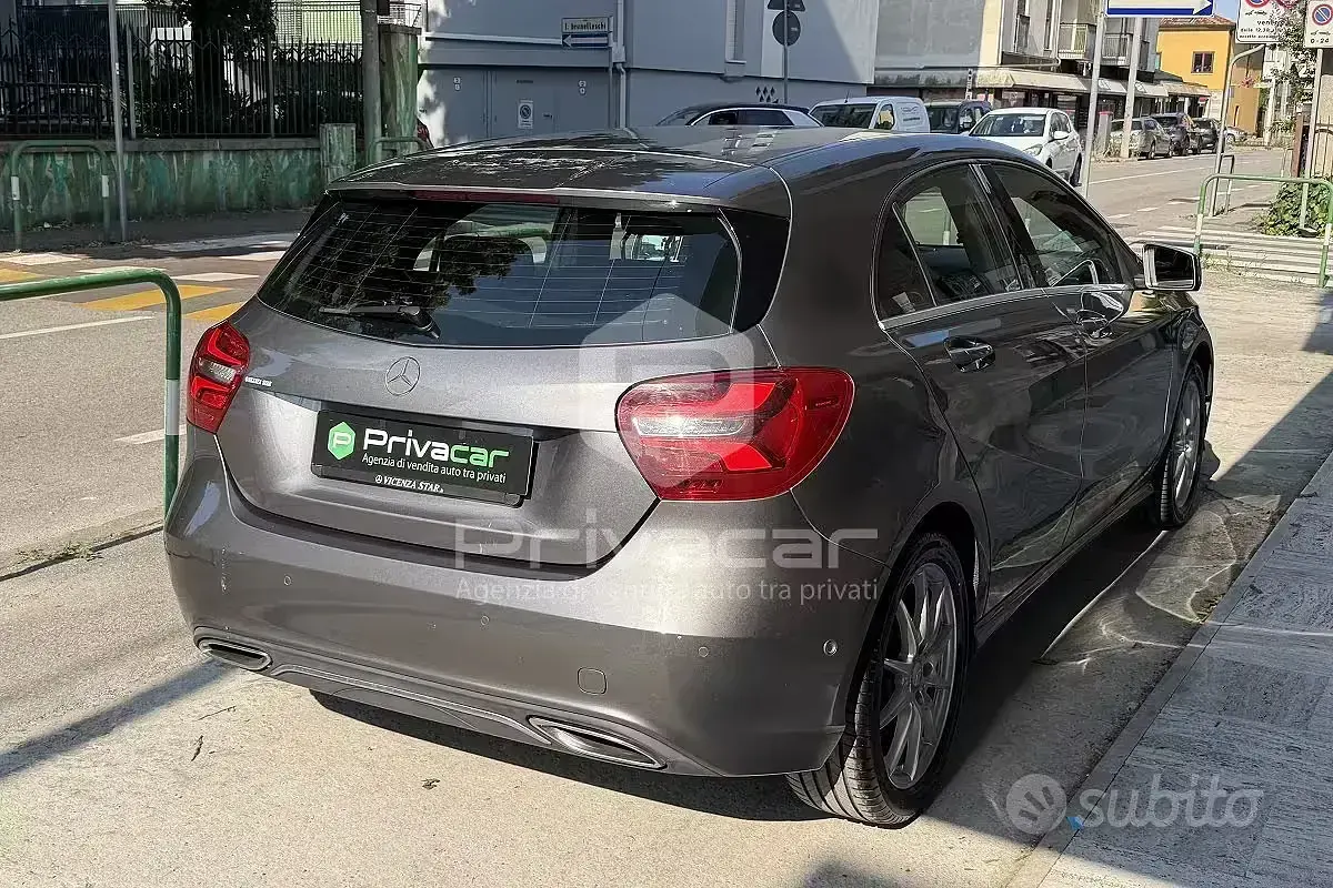 Usata Mercedes A180 109 CV (80 kW) 2016 Grigio Utilitaria