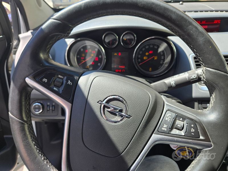 Usata Opel Meriva 95 CV (69 kW) 2012 Bianco Monovolume