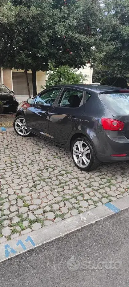 Usata Seat Ibiza 105 CV (77 kW) 2009 Grigio Berlina