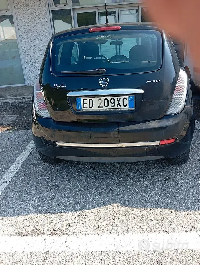 Usata Lancia Ypsilon Platinum 75 CV (55 kW) 2011 Nero Utilitaria