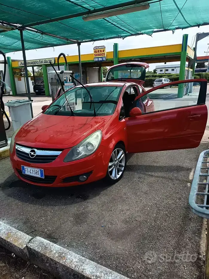 Usata Opel Corsa 80 CV (58 kW) 2007 Rosso Utilitaria