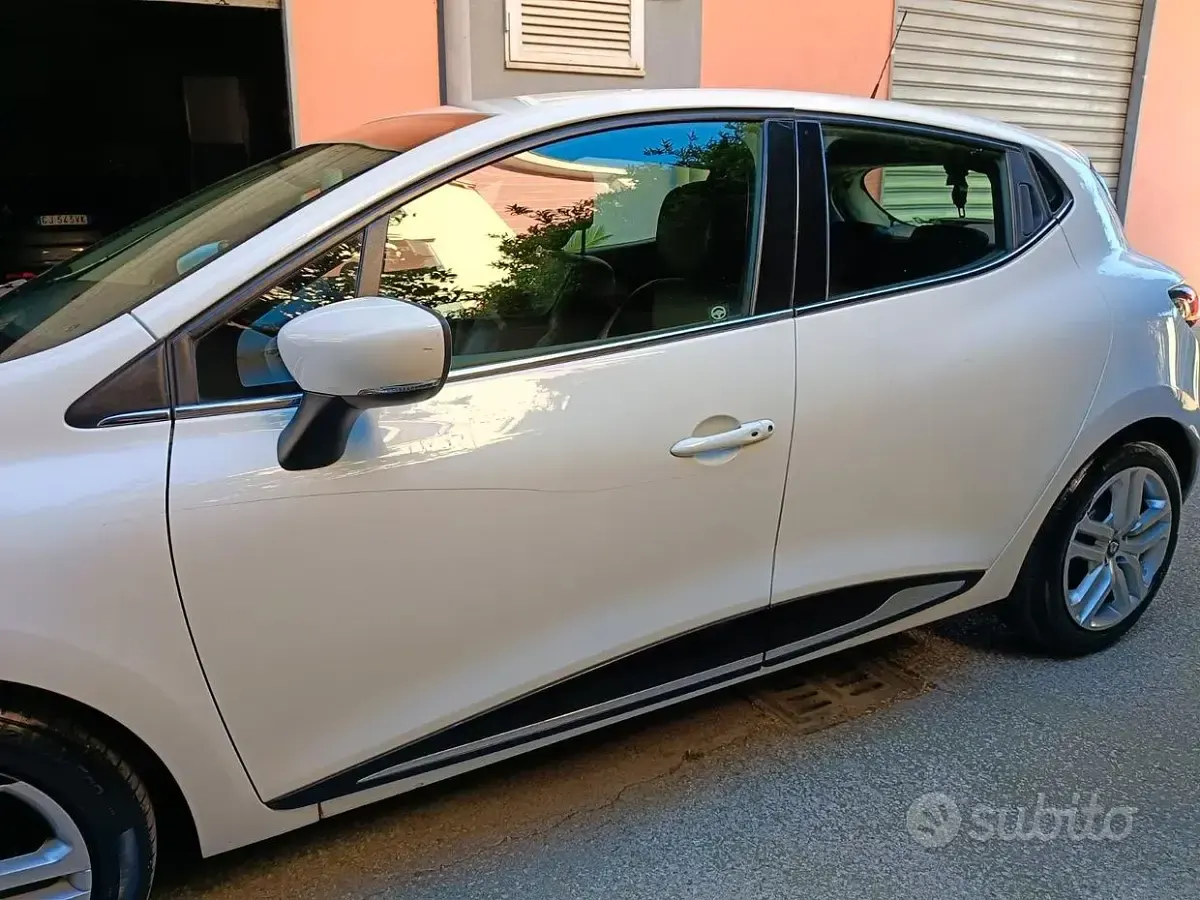 Usata Renault Clio IV 575 CV (422 kW) 2017 Bianco Berlina