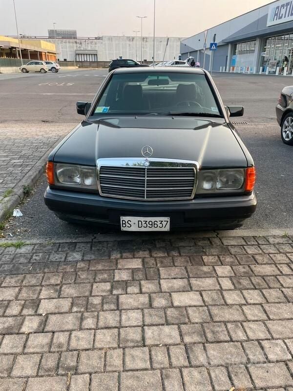 Usata Mercedes 190 122 CV (89 kW) 1991 Nero Berlina