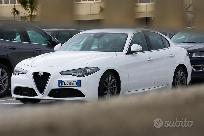 Usata Alfa Romeo Giulia 150 CV (110 kW) 2016 Bianco Berlina