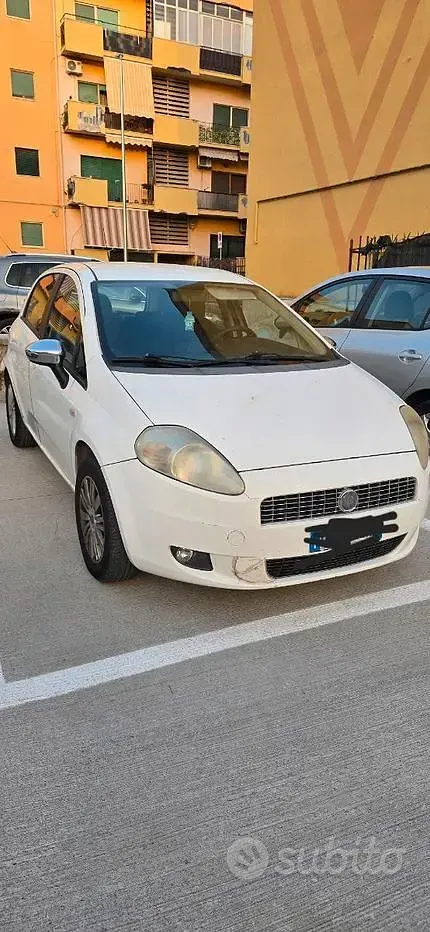 Usata Fiat Grande Punto 77 CV (56 kW) 2009 Bianco Utilitaria