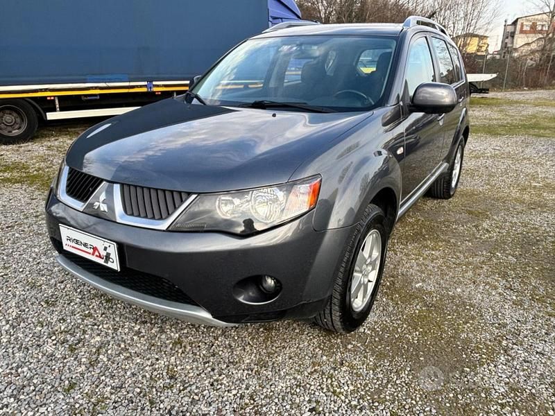Usata Mitsubishi Outlander Intense 140 CV (102 kW) 2007 Grigio SUV