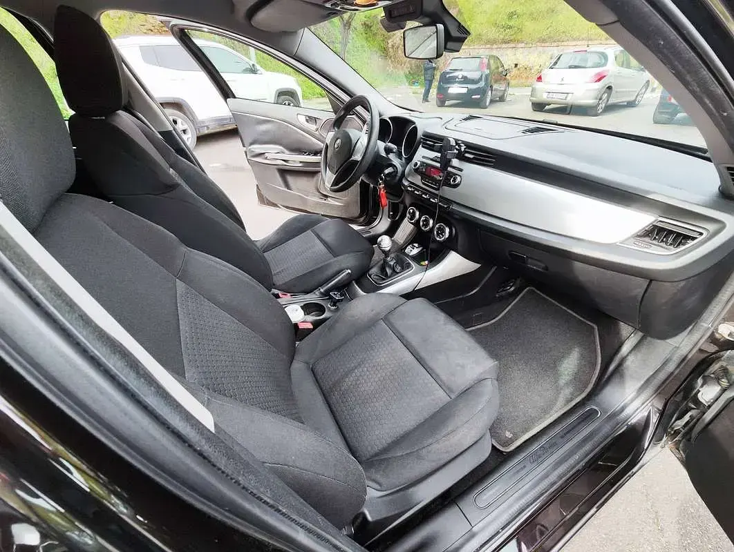 Usata Alfa Romeo Giulietta Progression 105 CV (77 kW) 2010 Nero Utilitaria