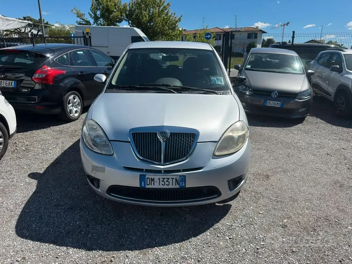 Usata Lancia Ypsilon 60 CV (44 kW) 2008 Grigio Utilitaria