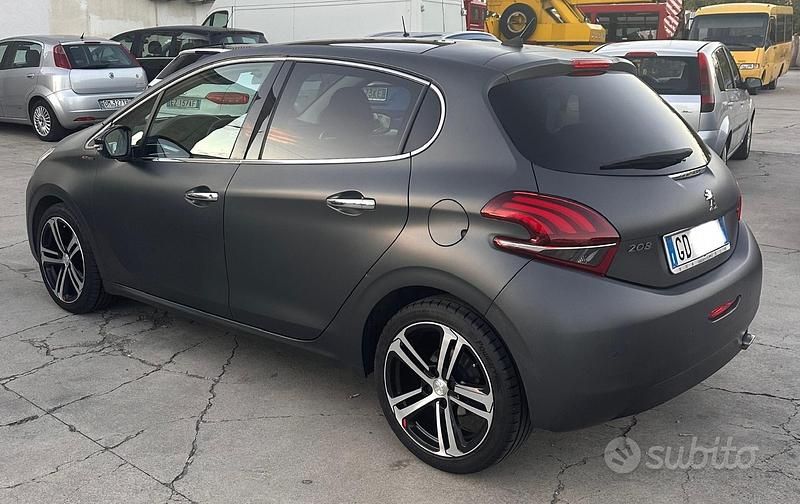 Usata Peugeot 208 GT-line 100 CV (73 kW) 2017 Grigio Utilitaria