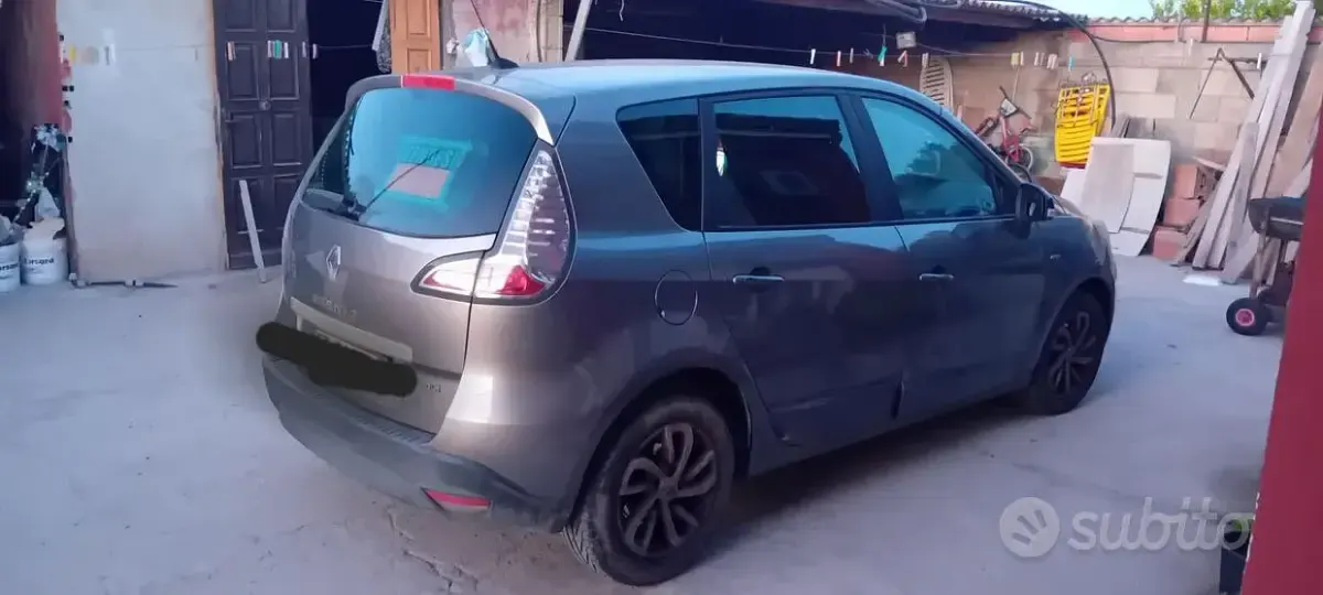 Usata Renault Scénic III 110 CV (80 kW) 2015 Grigio Monovolume