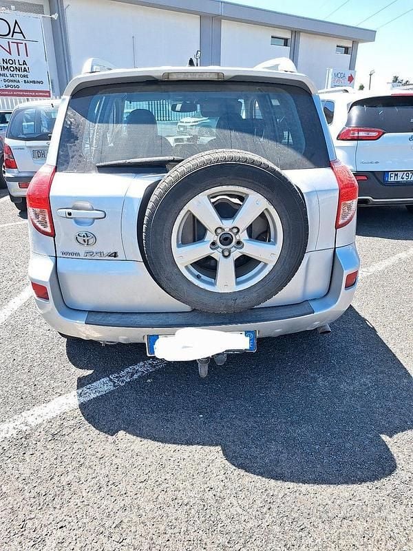 Usado Toyota RAV4 136 CV (100 kW) 2007 Gris SUV
