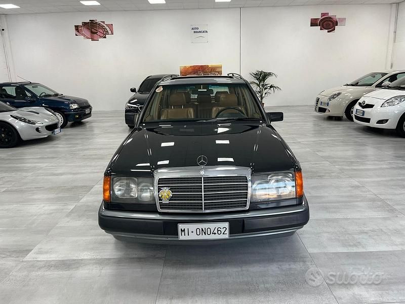 Usata Mercedes 200 Edition 122 CV (89 kW) 1989 Grigio Station wagon