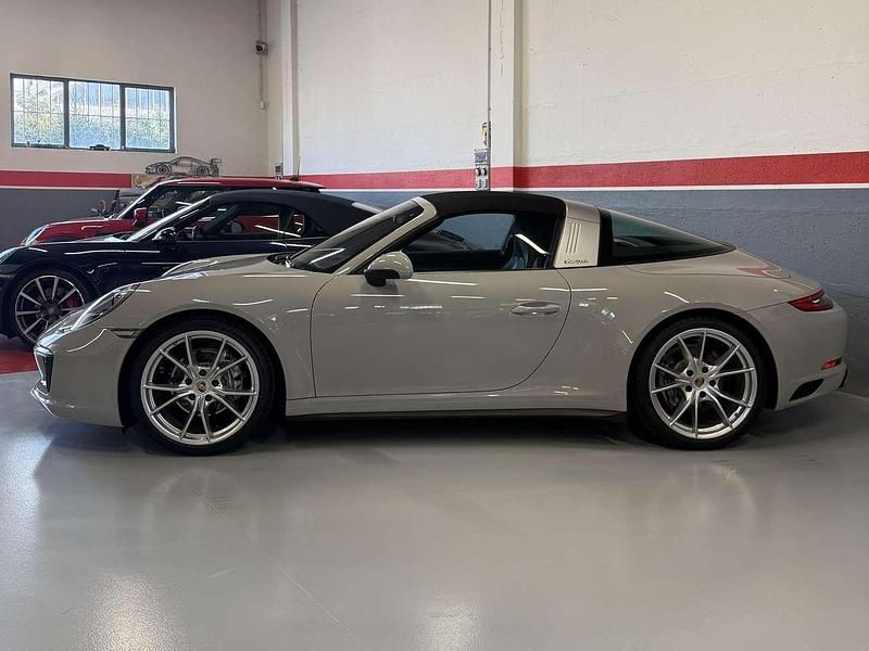 Usata Porsche 911 Targa 4 370 CV (272 kW) 2018 Grigio gesso Cabrio
