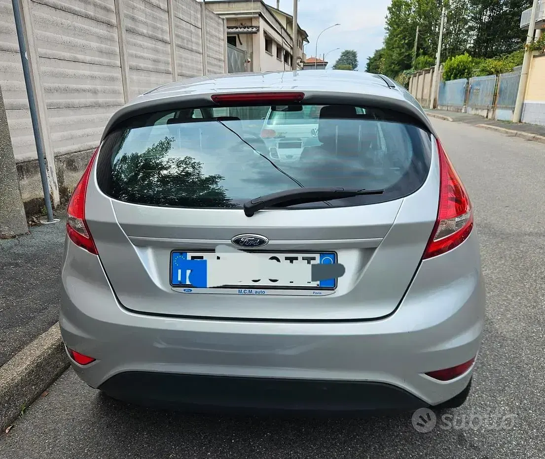 Usata Ford Fiesta 60 CV (44 kW) 2011 Grigio Berlina