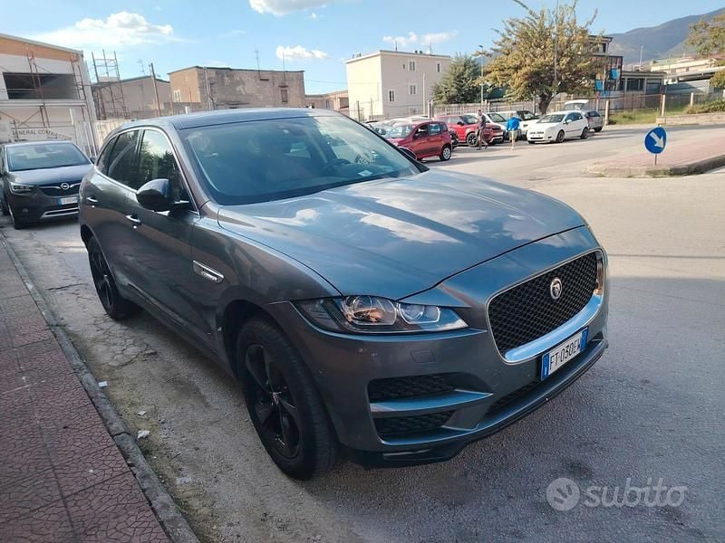 Begagnad Jaguar F-Pace Prestige 180 HK (132 kW) 2018 Svart SUV