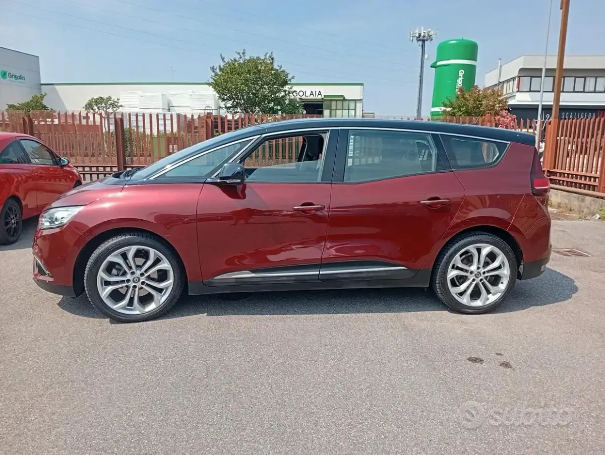 Usata Renault Scénic 120 CV (88 kW) 2019 Rosso Monovolume