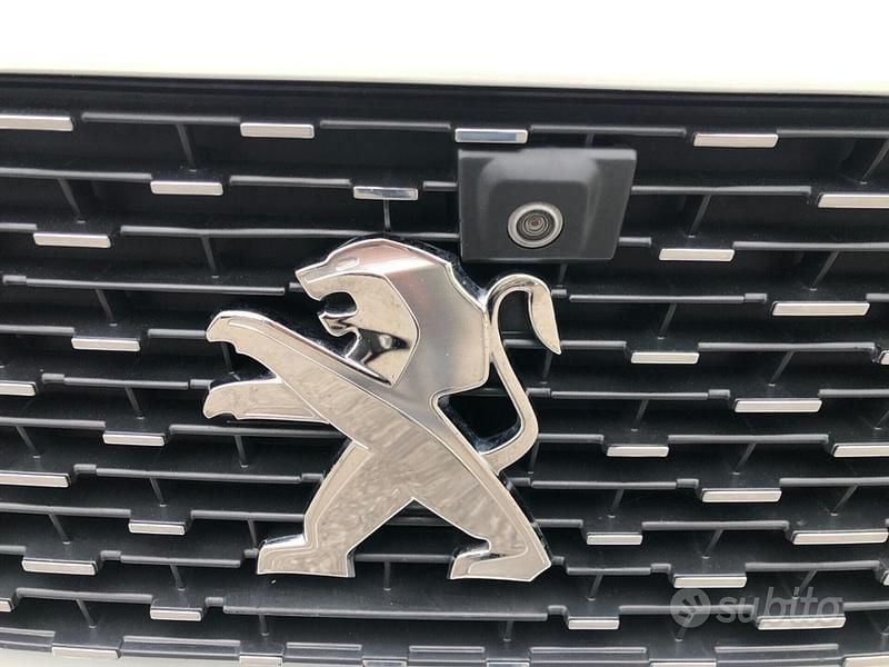 Usata Peugeot 3008 Allure 131 CV (96 kW) 2022 Bianco SUV