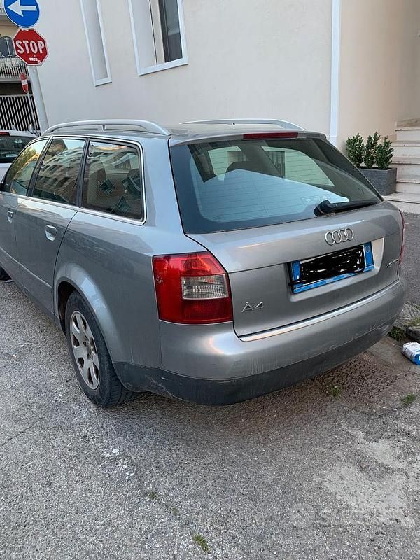 Usata Audi A4 131 CV (96 kW) 2002 Argento Station wagon