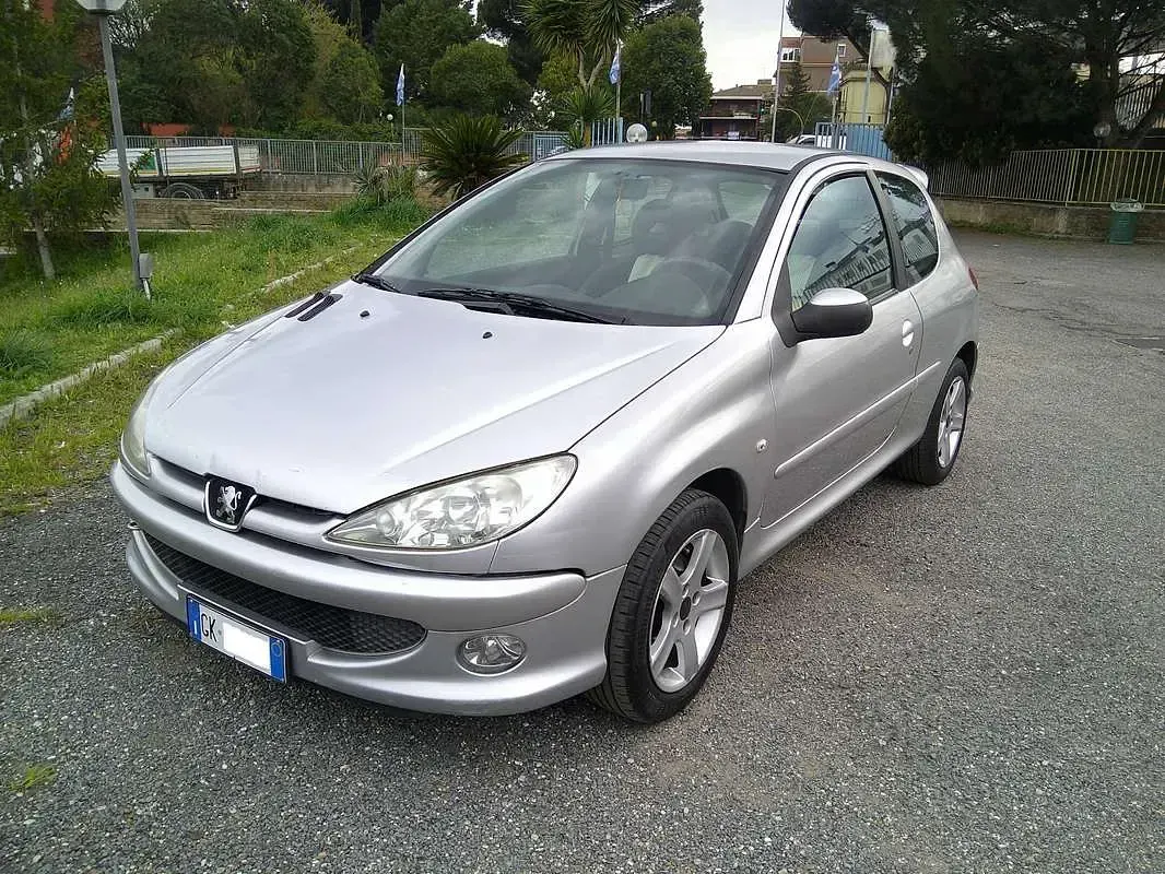 Usata Peugeot 206 88 CV (64 kW) 2006 Argento Berlina