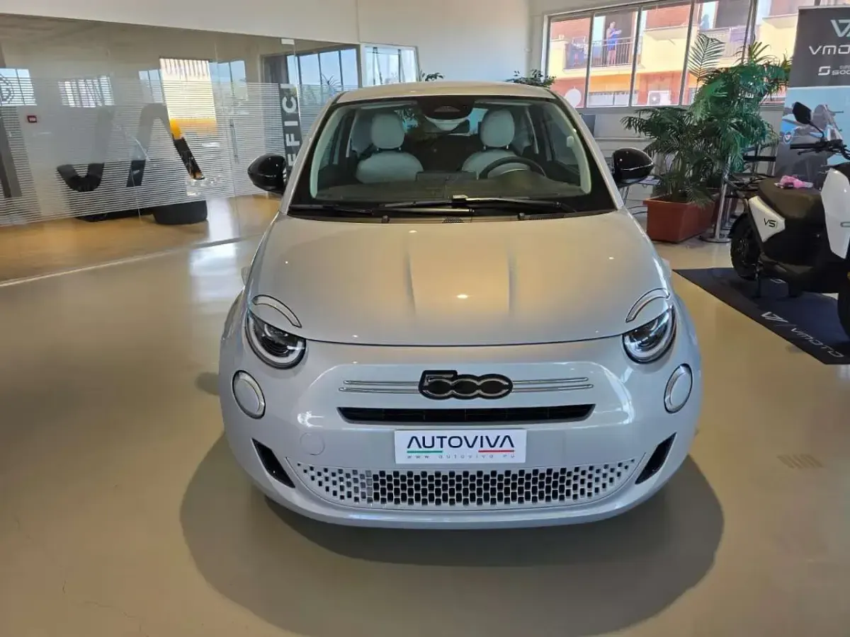 Nuova Fiat 500 Icon 65 CV (47 kW) 2026 Celestial blu Berlina