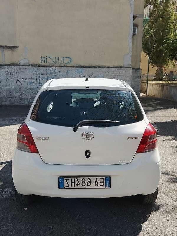 Usata Toyota Yaris 65 CV (47 kW) 2010 Utilitaria