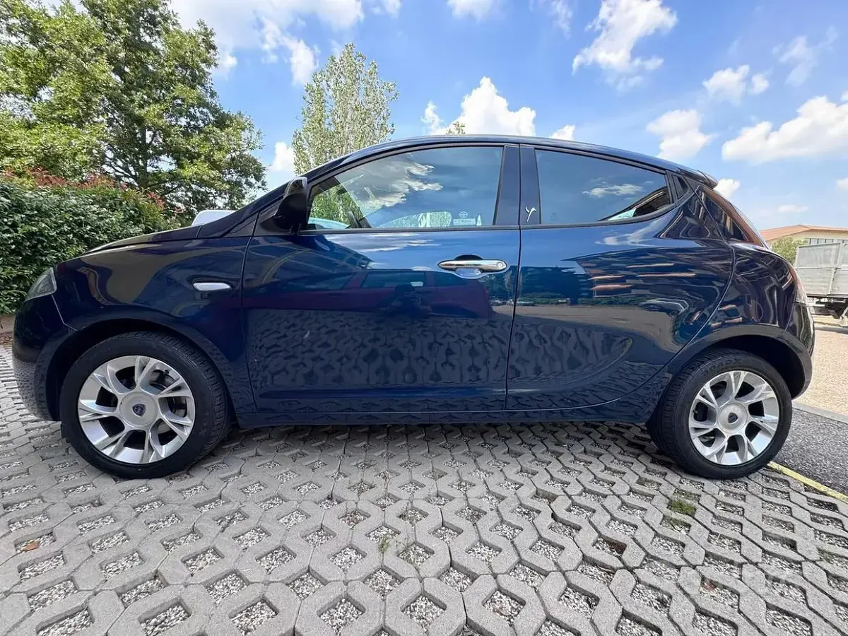 Usata Lancia Ypsilon 95 CV (69 kW) 2016 Utilitaria