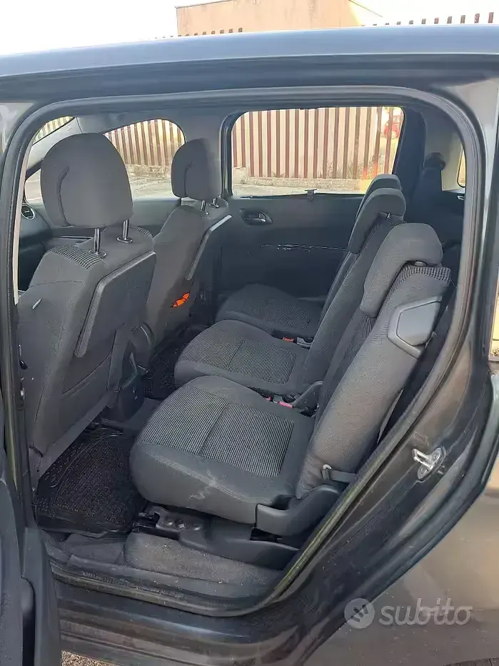 Usata Peugeot 5008 112 CV (82 kW) 2012 Grigio Monovolume