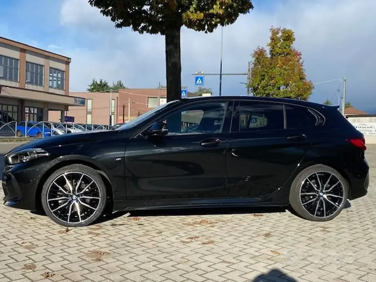 Używany BMW 118 M Sport 150 KM (110 kW) 2023 Czarny Hatchback