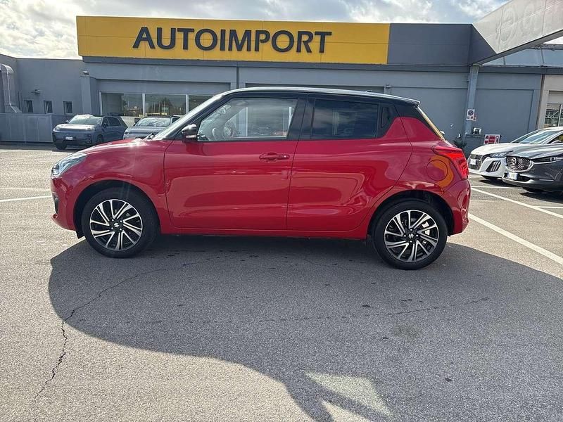 Usata Suzuki Swift 83 CV (61 kW) 2022 Rosso Berlina