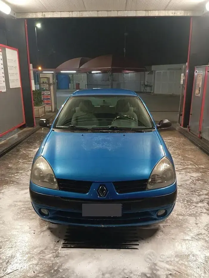 Usata Renault Clio II 75 CV (55 kW) 2004 Bluazzurro Berlina