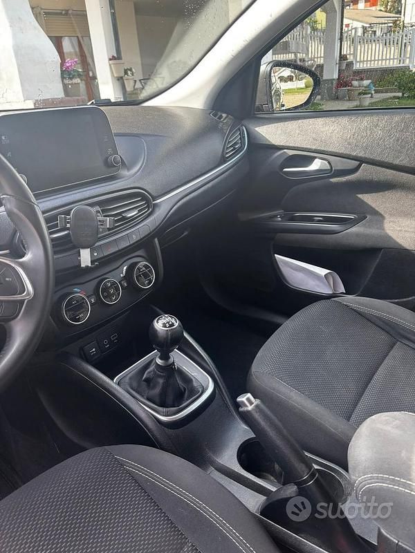 Usata Fiat Tipo 90 CV (66 kW) 2017 Grigio Berlina