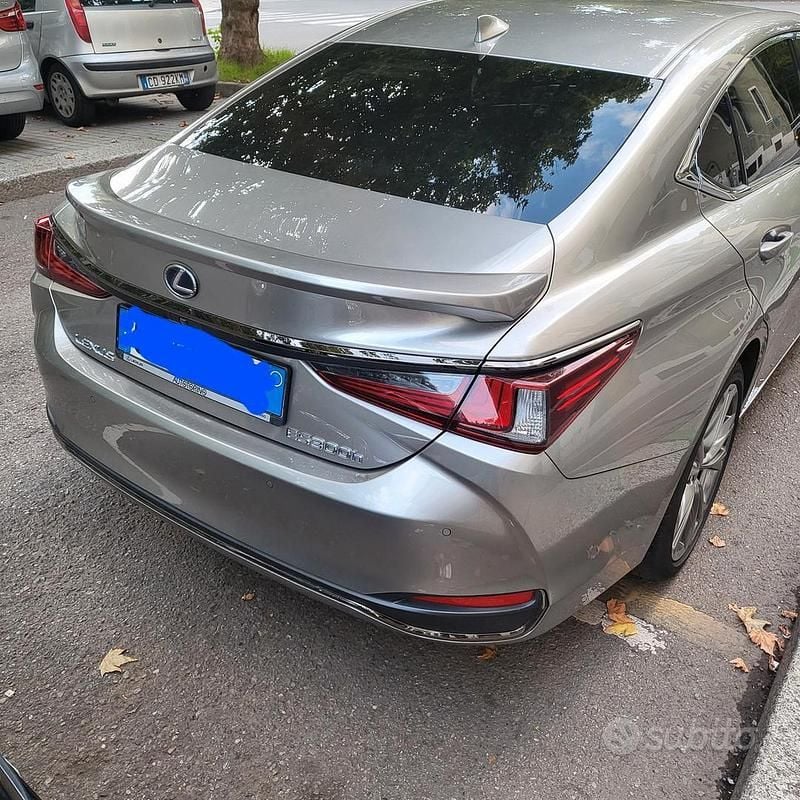 Usata Lexus ES300H Sport Line 178 CV (130 kW) 2021 Grigio Berlina