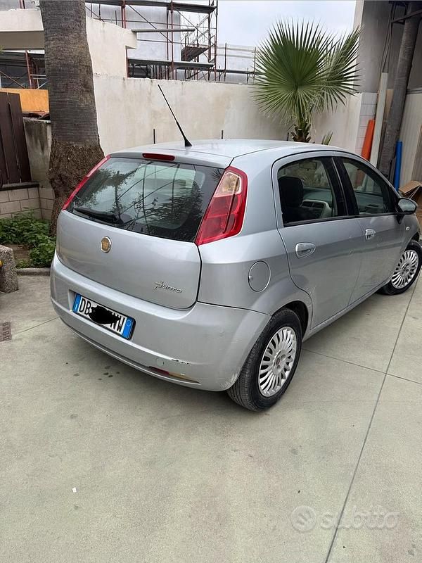 Usata Fiat Grande Punto 75 CV (55 kW) 2006 Grigio Utilitaria