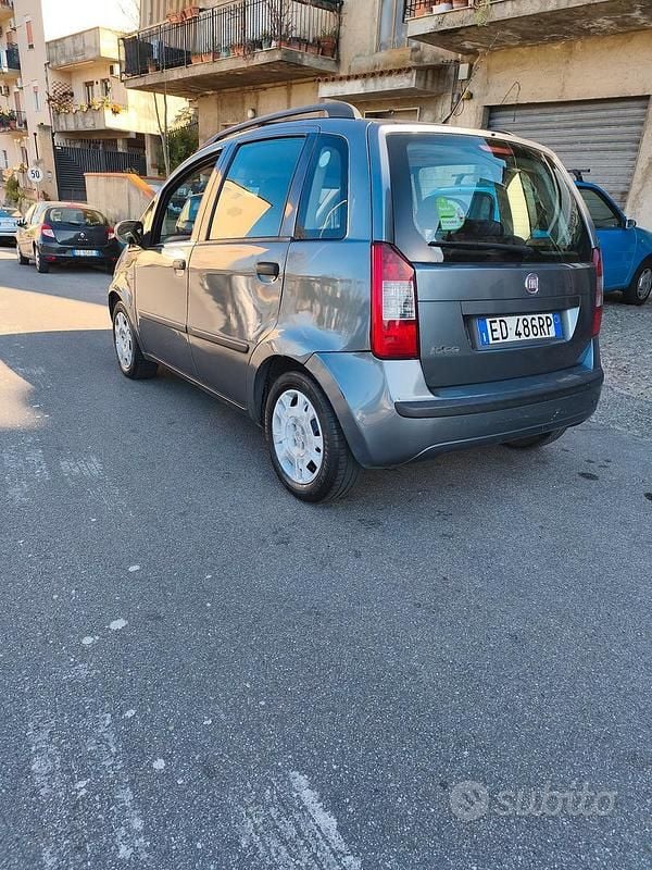 Usata Fiat Idea 90 CV (66 kW) 2010 Grigio Monovolume