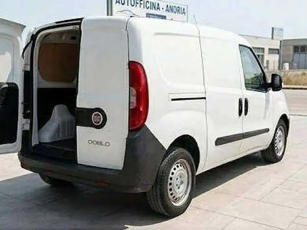 Usata Fiat Doblò 105 CV (77 kW) 2016 Bianco Monovolume