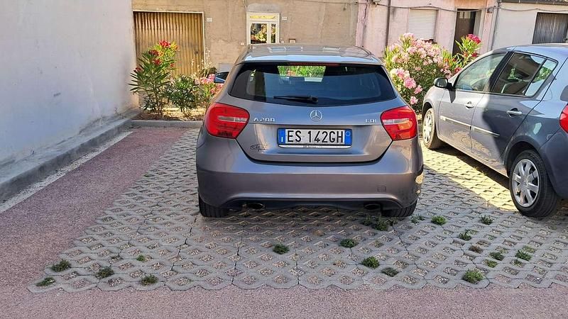 Käytetty Mercedes A200 136 HP (100 kW) 2013 Harmaa Sedan