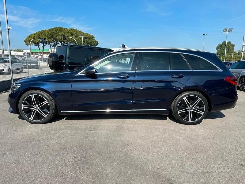 Usata Mercedes C220 194 CV (142 kW) 2018 Blu Station wagon