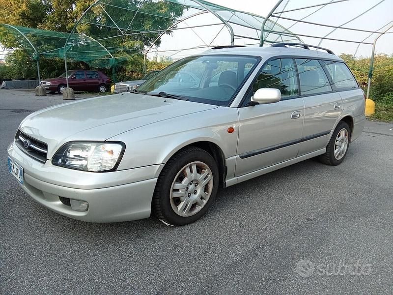 Argento Usata 2000 Subaru Legacy Station wagon | 1500 € - Immagine 1/4