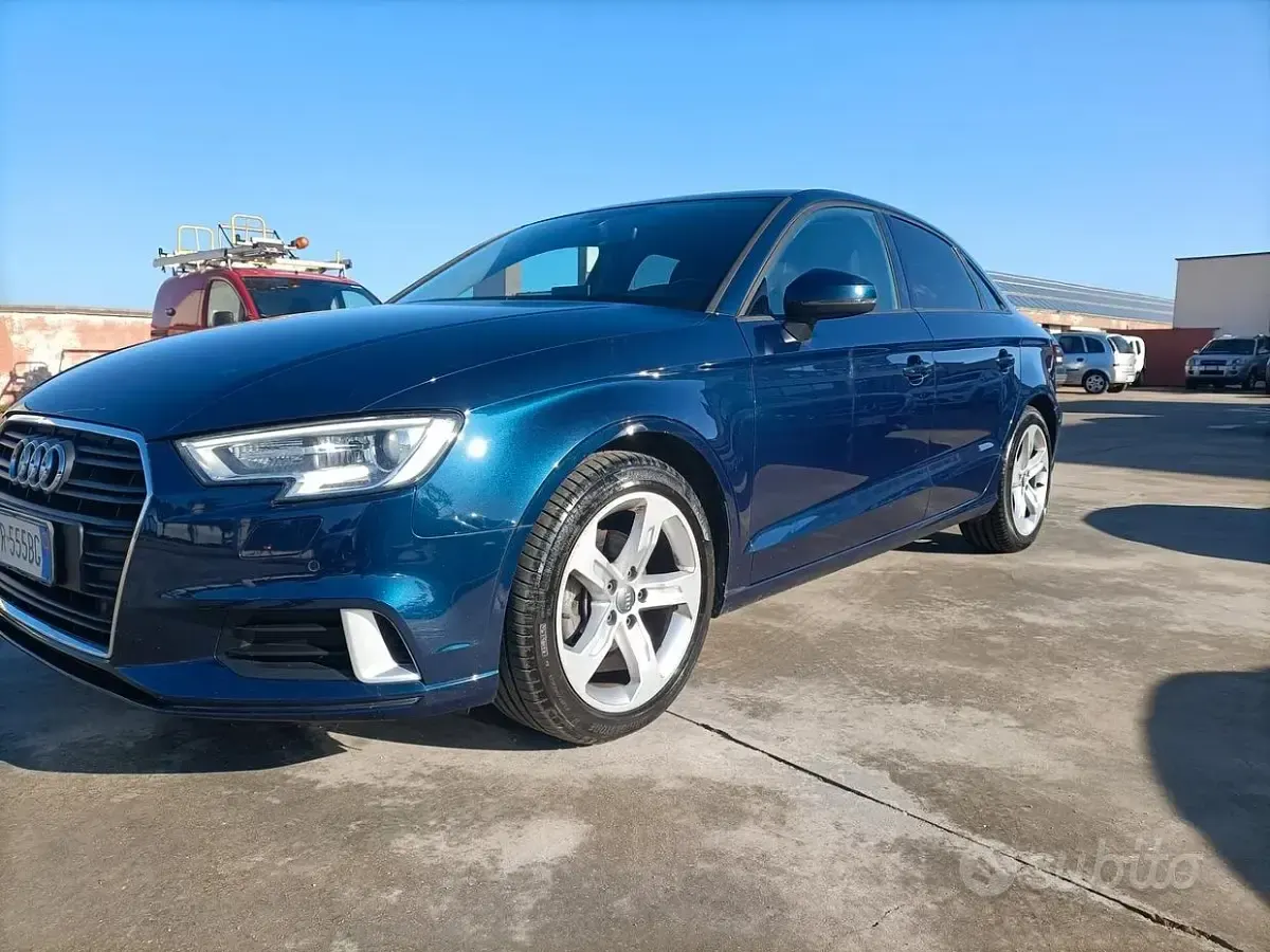 Usata Audi A3 Design 116 CV (85 kW) 2018 Blu Berlina