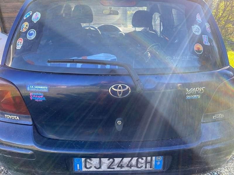 Blu/azzurro Usata 2004 Toyota Yaris | 1450 € (Buon prezzo) - Immagine 1/4