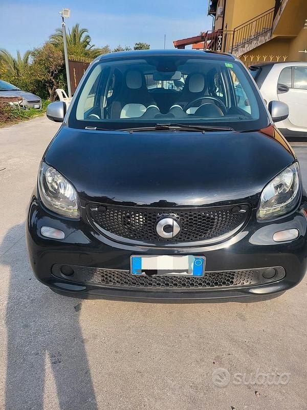 Begagnad Smart ForFour 71 HK (52 kW) 2015 Svart Halvkombi