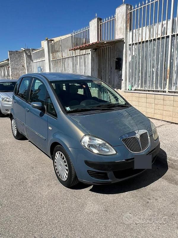 Usata Lancia Musa 95 CV (69 kW) 2005 Blu/azzurro Monovolume
