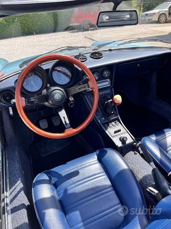 Usata Alfa Romeo 2000 128 CV (94 kW) 1984 Cabrio