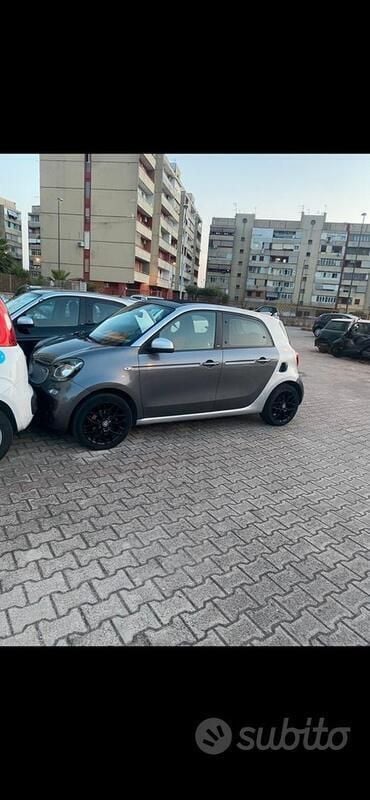 Usata Smart ForFour 71 CV (52 kW) 2020 Grigio Utilitaria