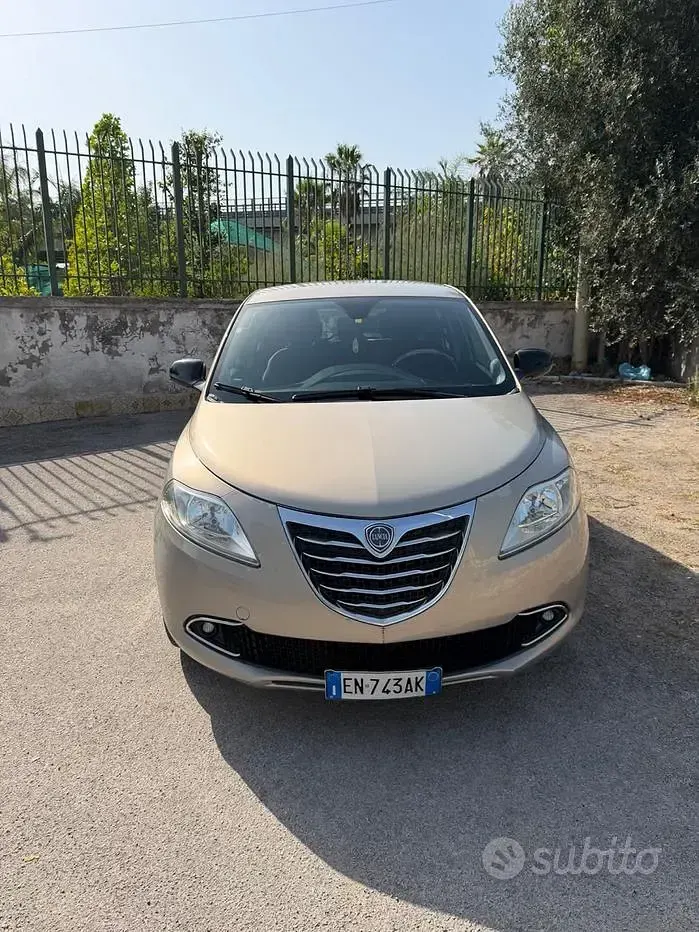 Usata Lancia Ypsilon 69 CV (50 kW) 2012 Marrone Utilitaria