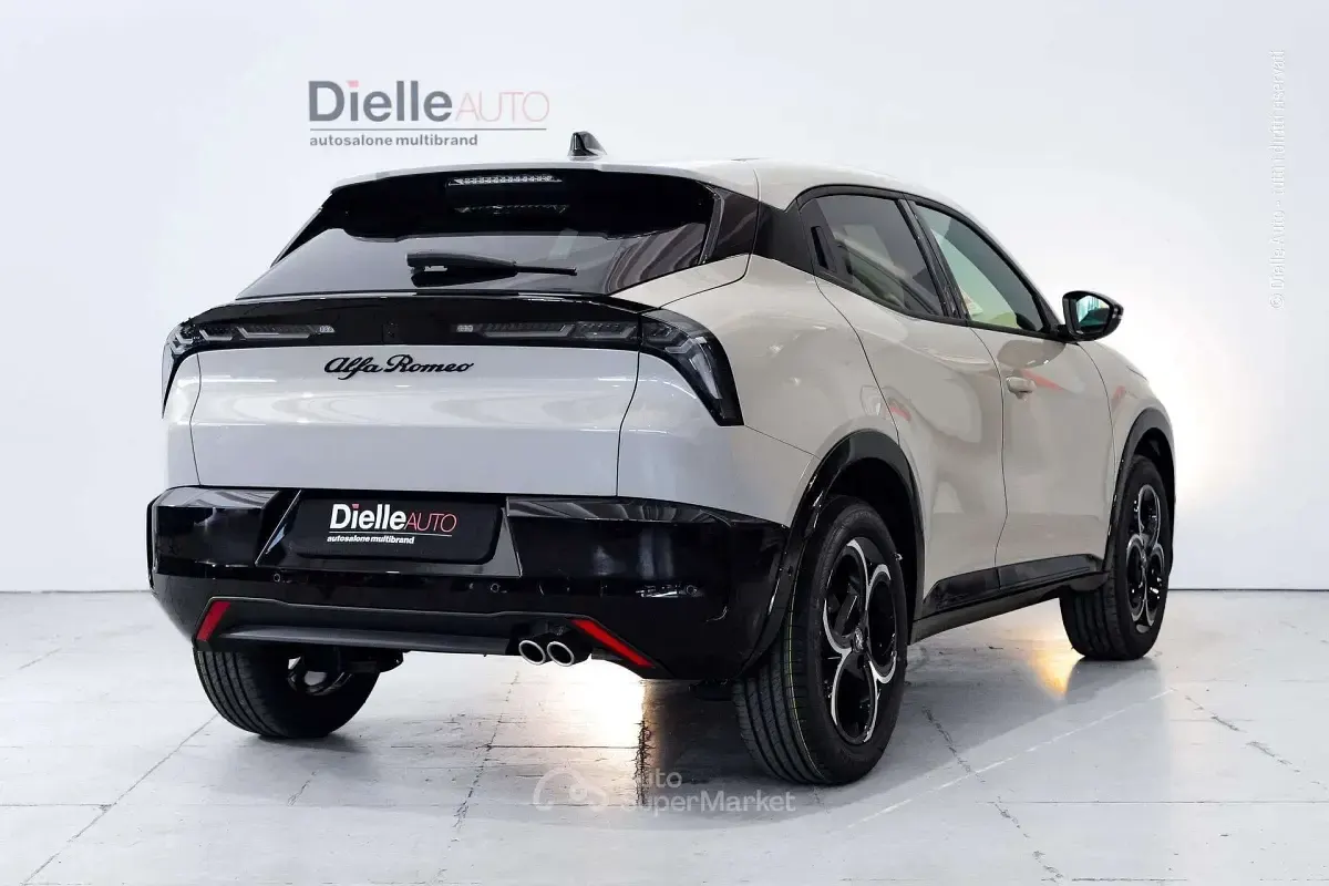 Nuova Alfa Romeo Junior Ti 145 CV (106 kW) 2026 Bianco SUV
