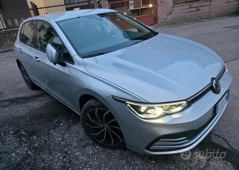 Usata VW Golf VIII 131 CV (96 kW) 2023 Grigio Berlina