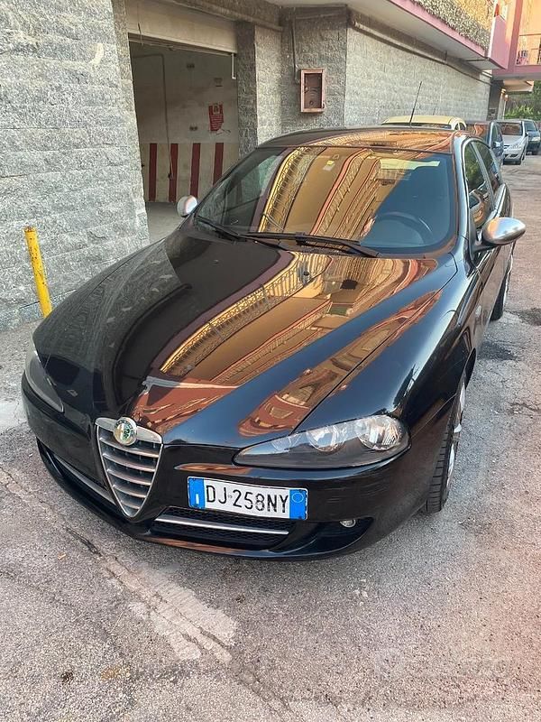 Nero Usata 2007 Alfa Romeo 147 Due volumi | 3500 € (Molto cara) - Immagine 1/4