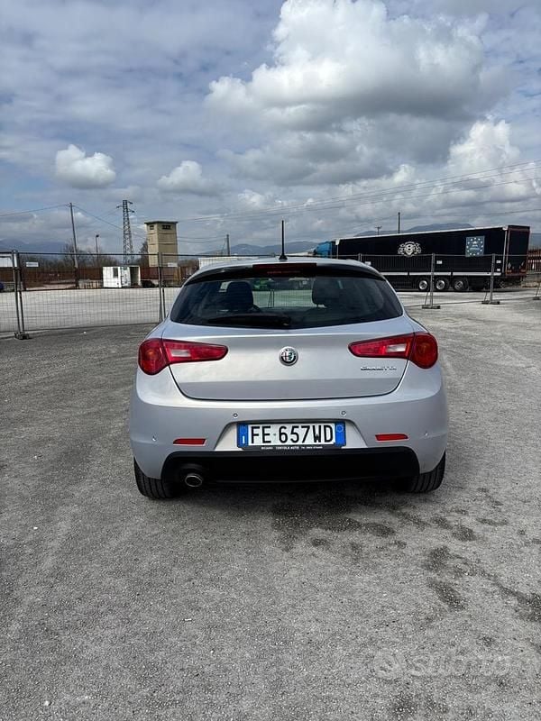 Usata Alfa Romeo Giulietta Super 120 CV (88 kW) 2016 Grigio Utilitaria