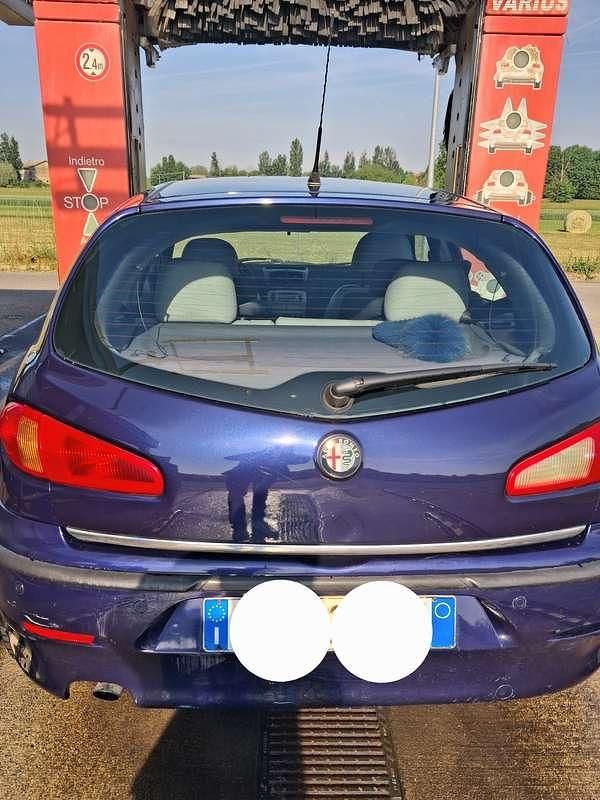 Usata Alfa Romeo 147 Distinctive 140 CV (102 kW) 2003 Utilitaria